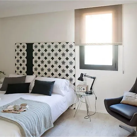 Eric Vokel 3* برشلونة